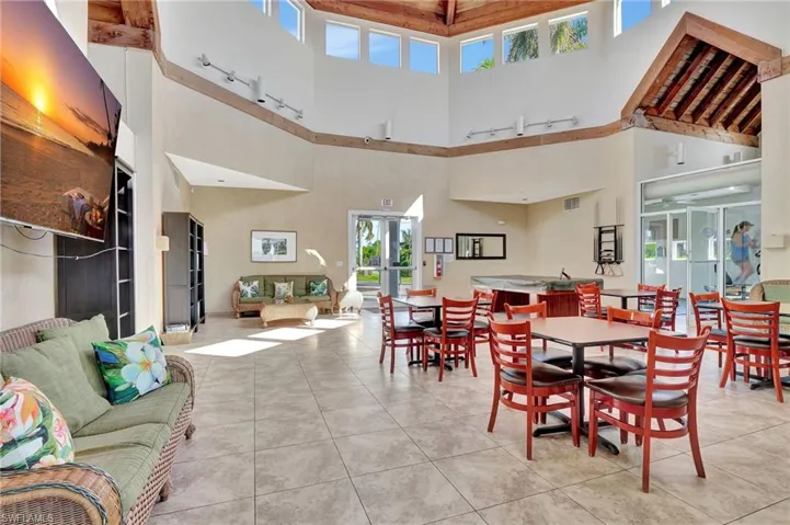 7415  Mill Pond  CIR, Naples, FL 34109
