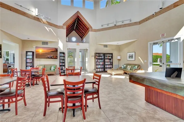 7415  Mill Pond  CIR, Naples, FL 34109