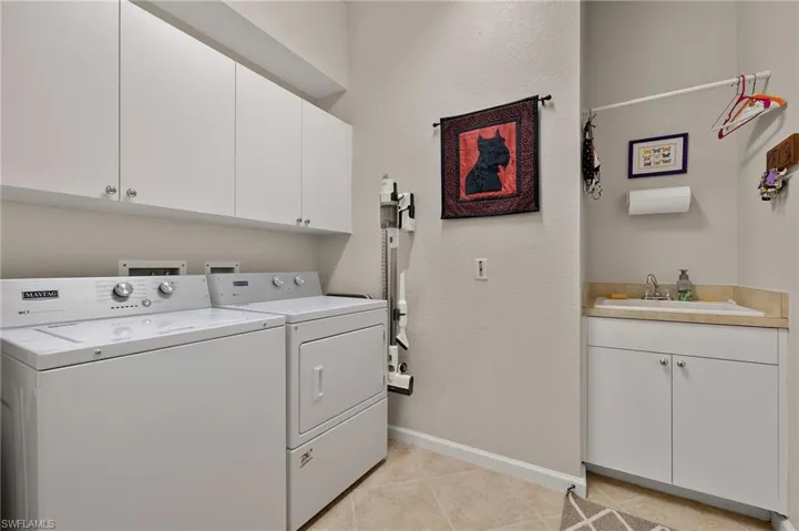 8872 King Henry Ct, Fort Myers, Florida 33908