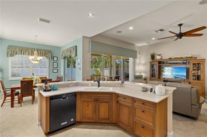 8872 King Henry Ct, Fort Myers, Florida 33908