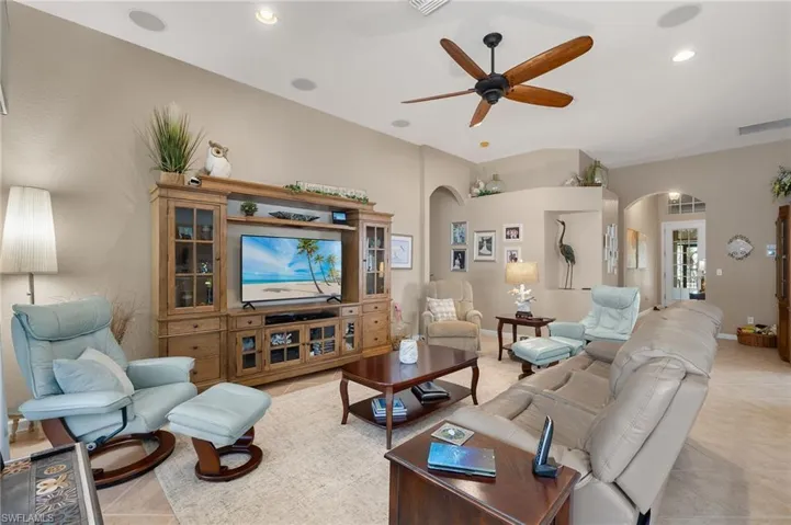 8872 King Henry Ct, Fort Myers, Florida 33908