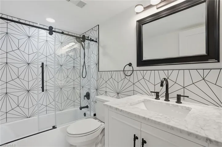 2885 Palm Beach Blvd 402, Fort Myers, Florida 33916