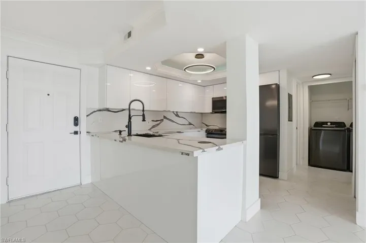 2885 Palm Beach Blvd 402, Fort Myers, Florida 33916
