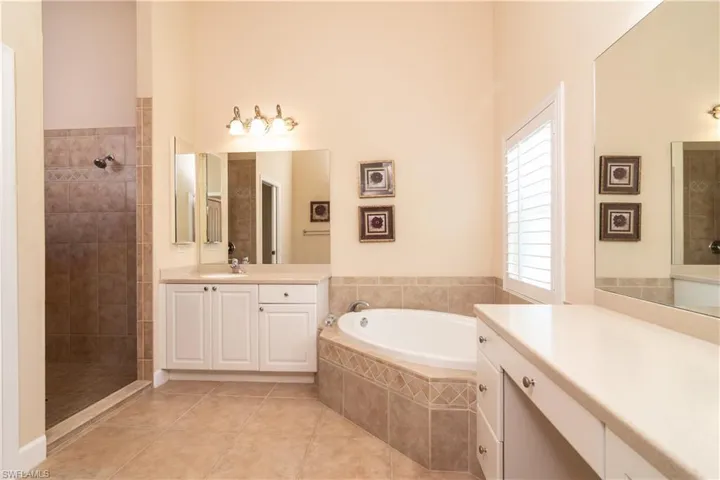 9756  Alhambra  LN, Bonita Springs, FL 34135