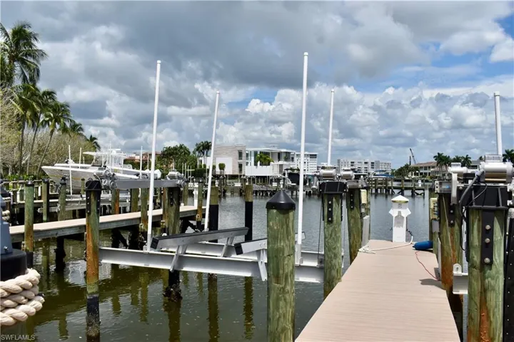 Dock area featuring 16K lift