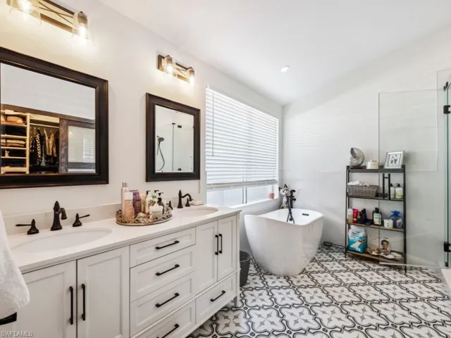 1165  Moon Lake  DR, Naples, FL 34104