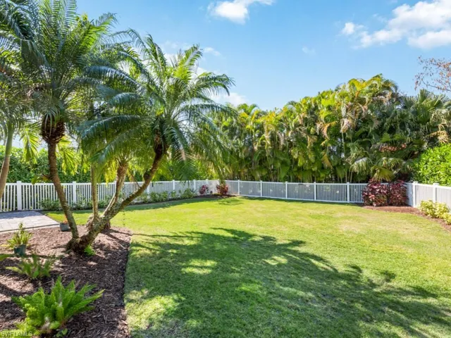 1165  Moon Lake  DR, Naples, FL 34104