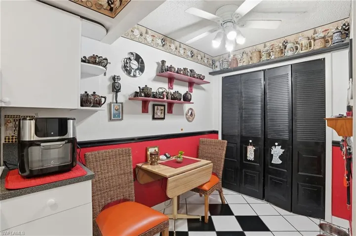 Eat-in kitchen, pantry and ceiling fan