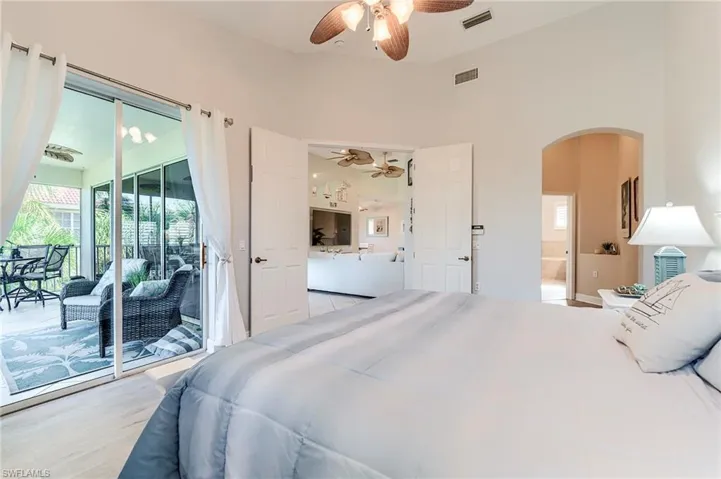 Primary bath with dual sinks, soaker tub and shower