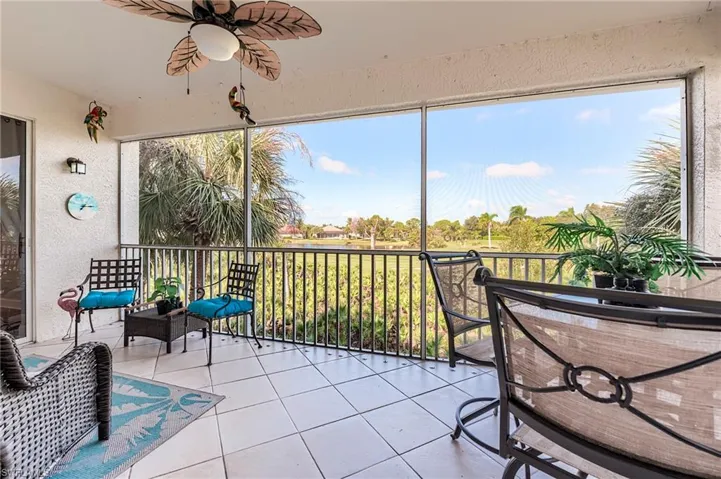 Screened lanai to the left