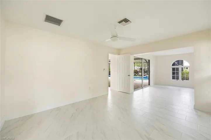 Primary bedroom with large bonus room (office/exercise room/nursery)