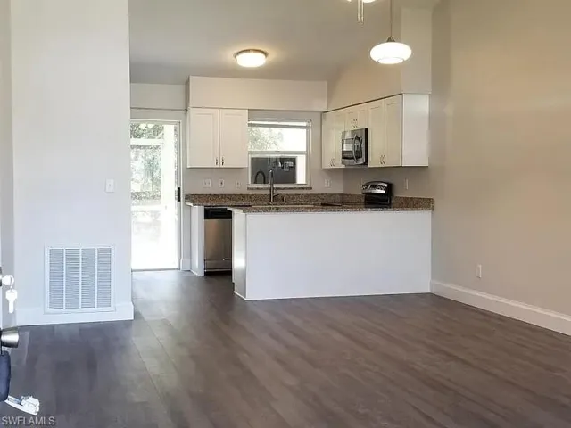 8208  Matanzas  RD, Fort Myers, FL 33967