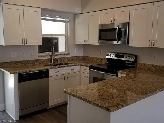 8208  Matanzas  RD, Fort Myers, FL 33967