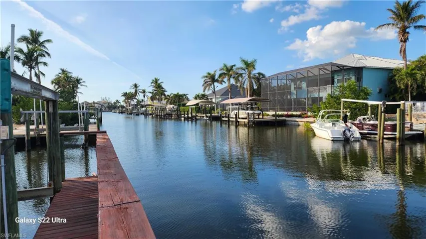 2 lifts + tie-up! Wide Canal - West View!