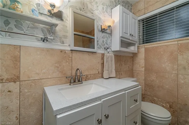 Guest Bath has a big tiled shower/tub!