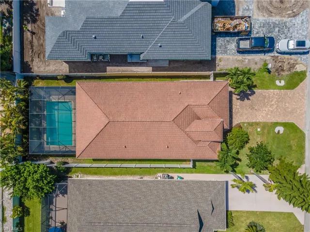 Birds eye view of property