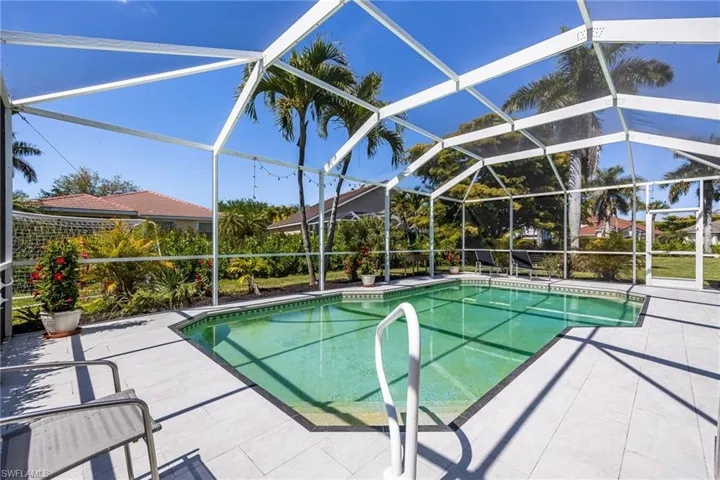 2513 Blackburn Cir, Cape Coral, Florida 33991