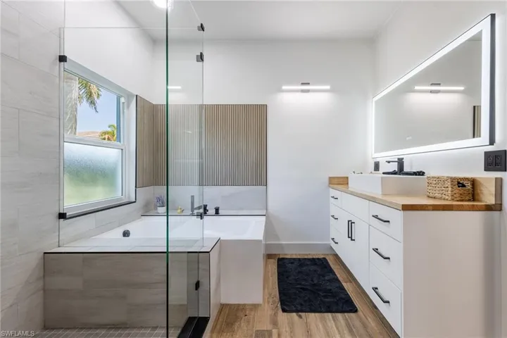 2513 Blackburn Cir, Cape Coral, Florida 33991