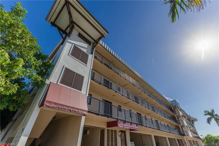 View of apartment building / complex