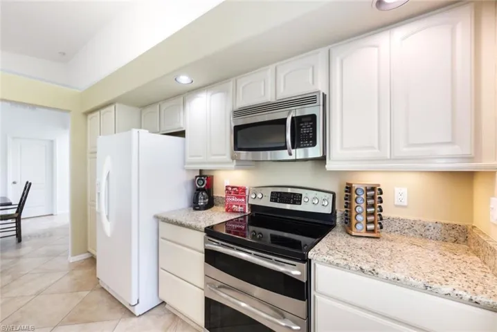 Double SS Oven, SS Microwave, Refrigerator has Water/Ice in the Door
