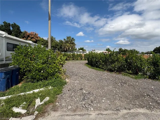 418 Cactus Cir, Lehigh Acres, Florida 33936