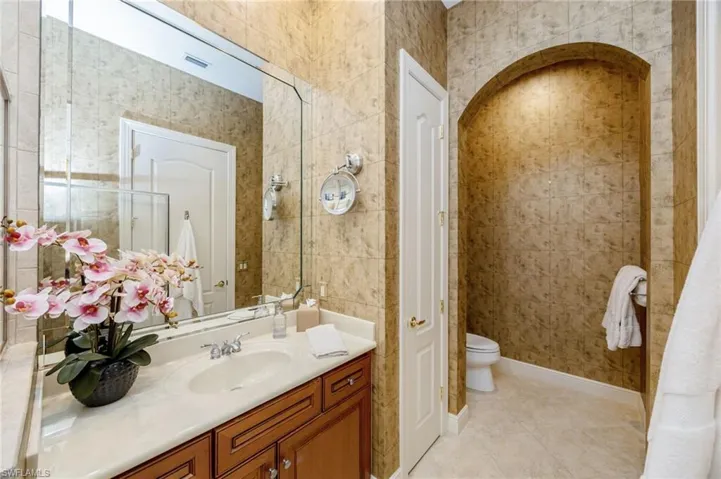 Guest bedroom