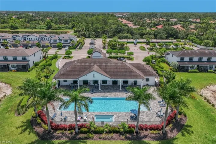 Clubhouse & Community Pool