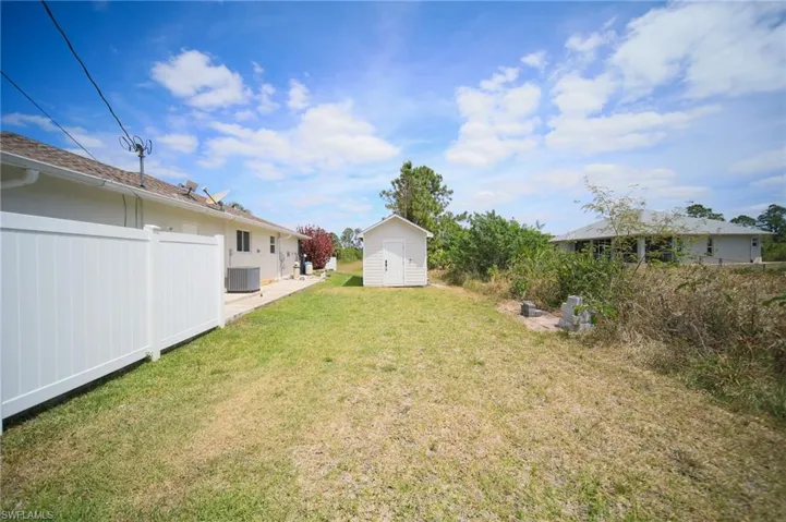 View of yard with a storage shed