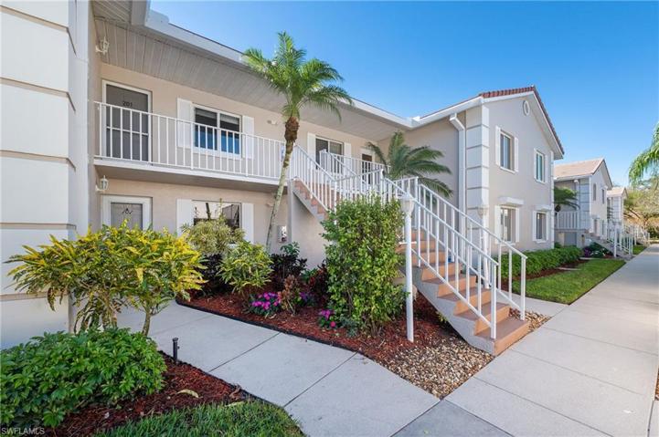 6700  Dennis  CIR, Naples, FL 34104