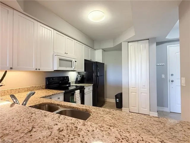 1100 Pine Ridge Rd B405, Naples, Florida 34108