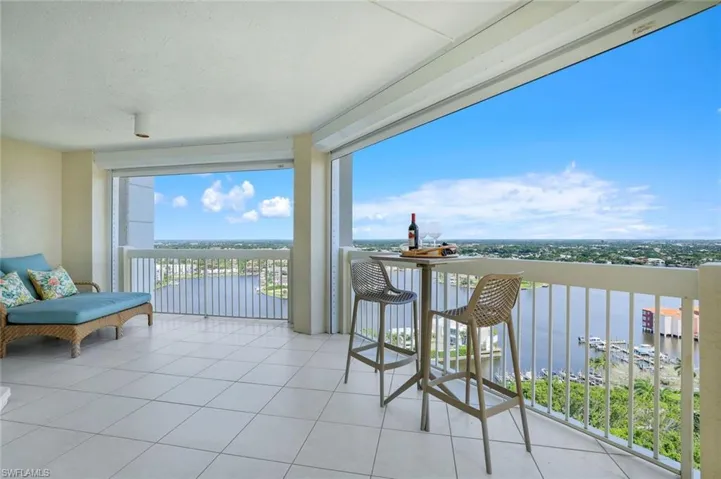 Large Lanai with Sunrise views of Venetian Bay