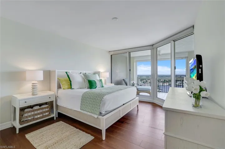 Both guest bedrooms have floor to ceiling windows with great Bay and beach views and access to a very spacious lanai
