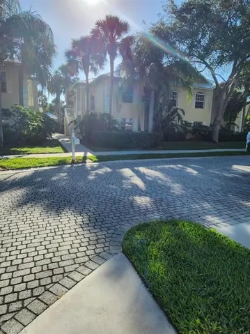 1240  Shady Rest  LN, Naples, FL 34103