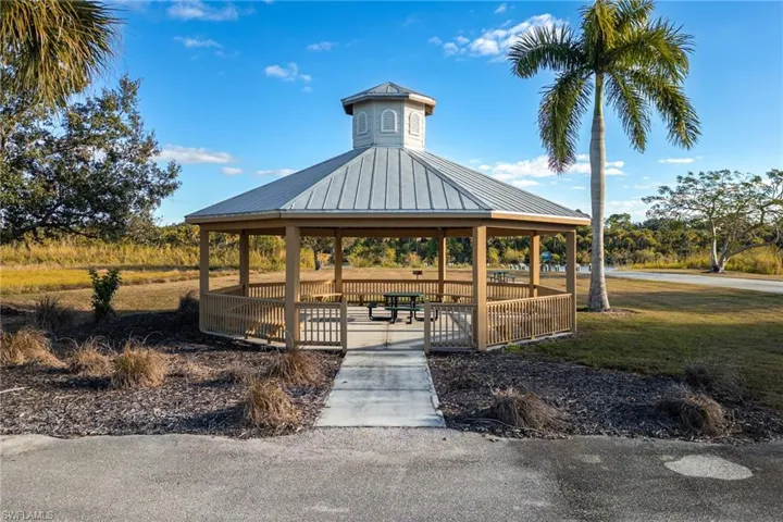 22912 Dayflower Ln, Alva, Florida 33920