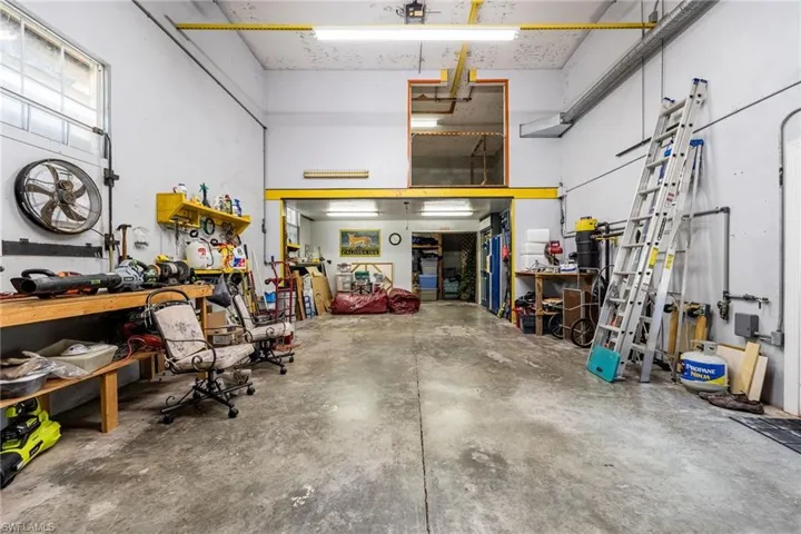 22912 Dayflower Ln, Alva, Florida 33920