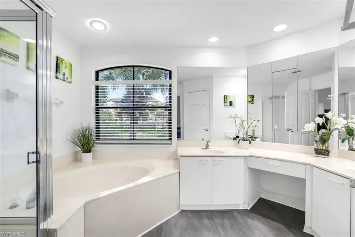 178 Vintage Cir # M202, Naples, Florida 34119
