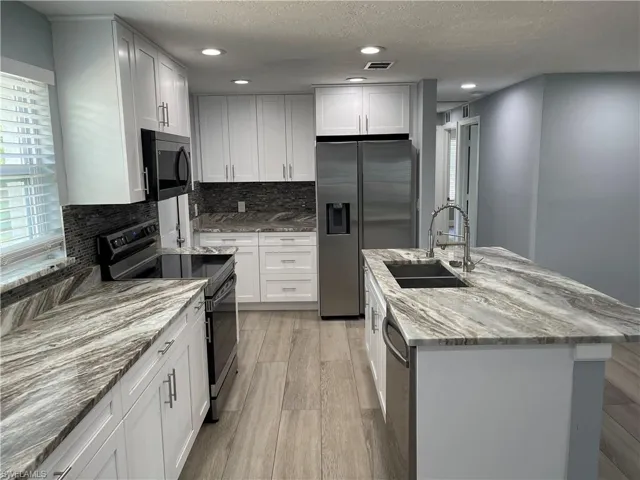 528  14th N ST, Naples, FL 34102