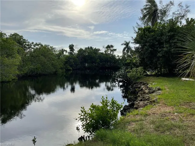 528  14th N ST, Naples, FL 34102