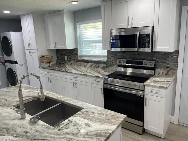 528  14th N ST, Naples, FL 34102