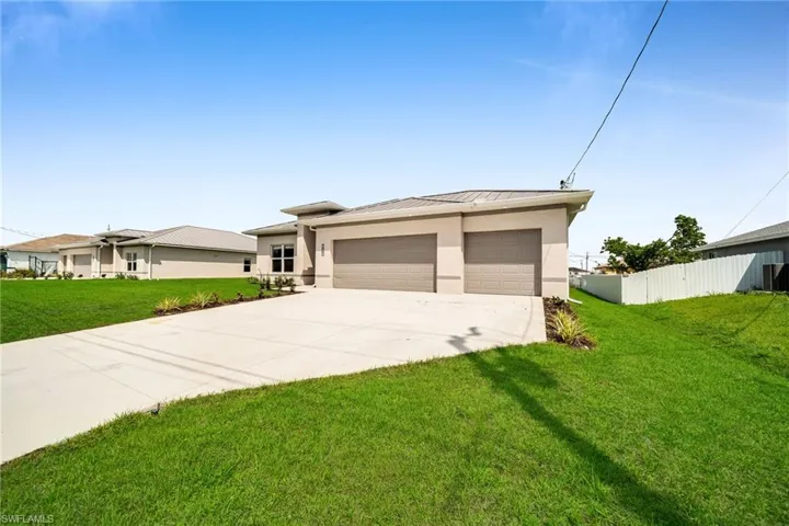 Prairie-style house with a garage and a front lawn