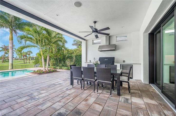 Outdoor Dining/Kitchen Area