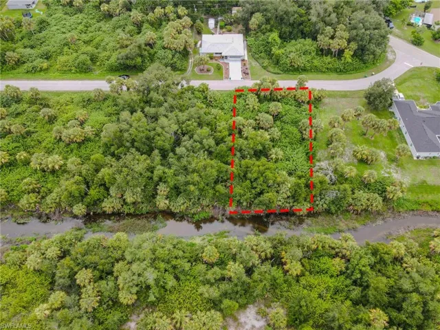 Canal property perfect for kayaking
