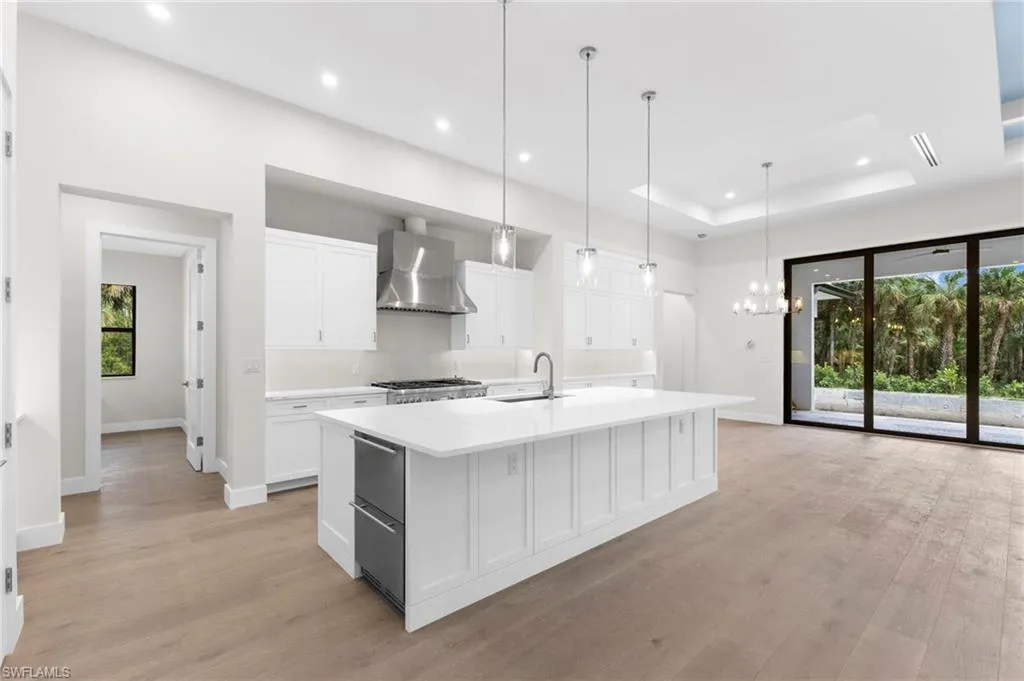 740 13th ST, Naples, FL 34120,225010442