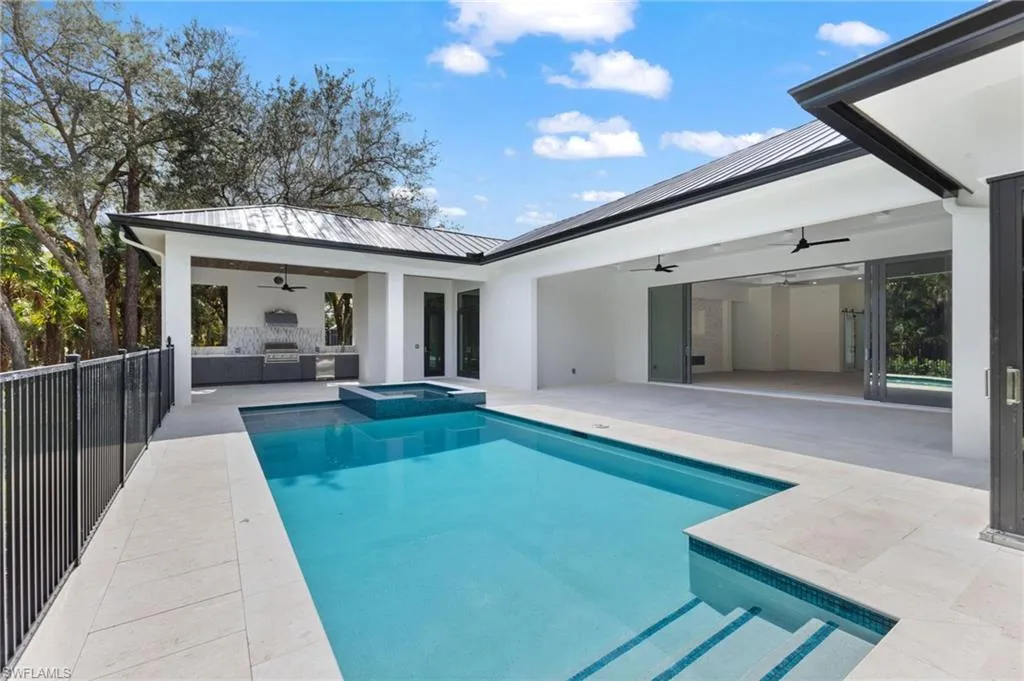 740 13th ST, Naples, FL 34120,225010442