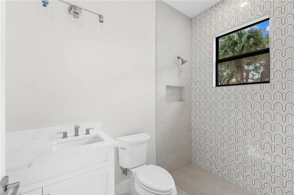 740 13th ST, Naples, FL 34120,225010442