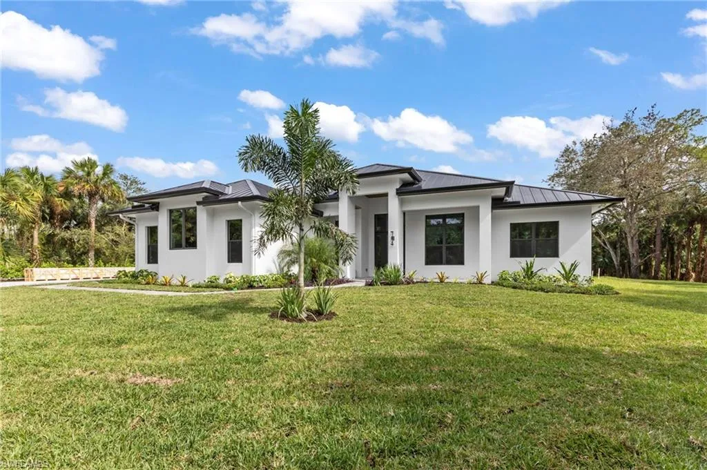 740 13th ST, Naples, FL 34120,225010442
