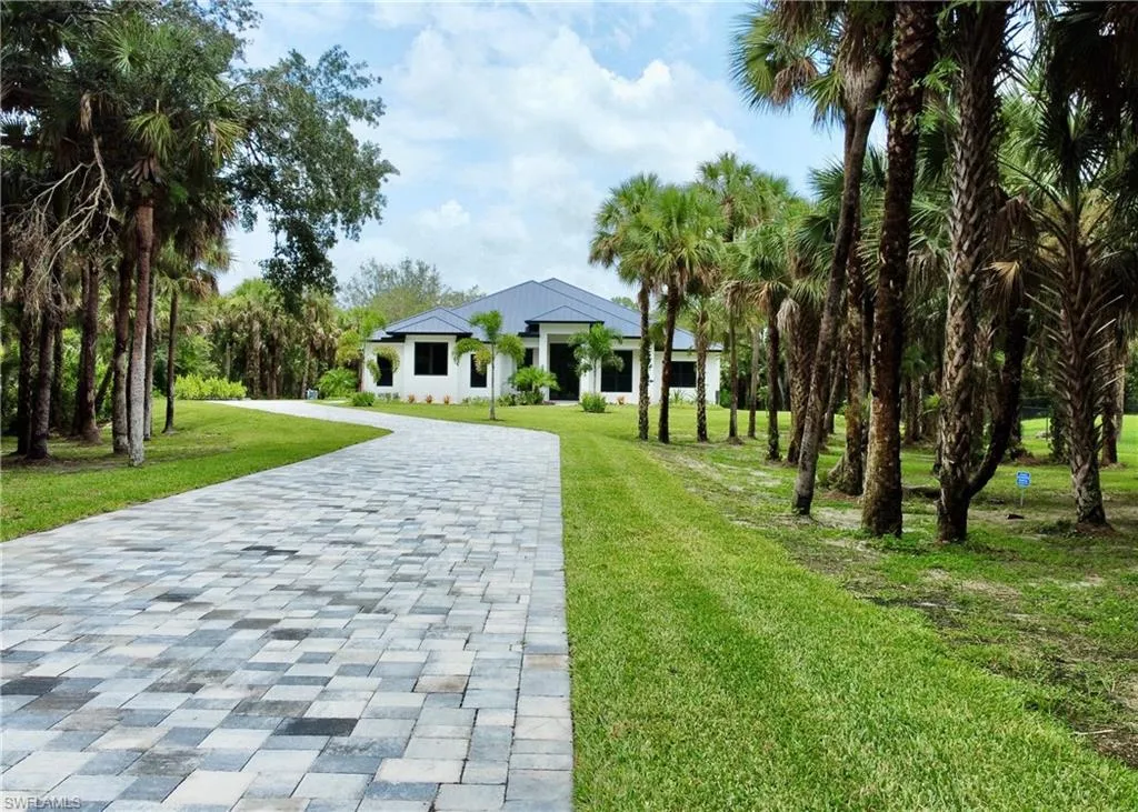740 13th ST, Naples, FL 34120,225010442