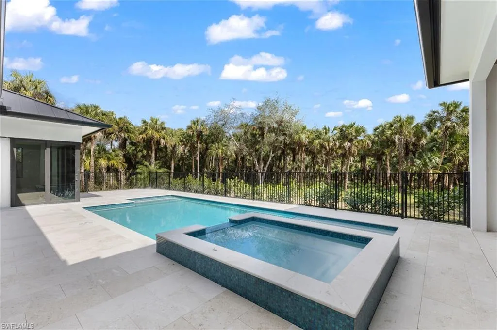 740 13th ST, Naples, FL 34120,225010442