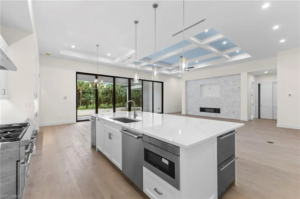 740 13th ST, Naples, FL 34120,225010442