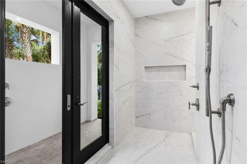 740 13th ST, Naples, FL 34120,225010442